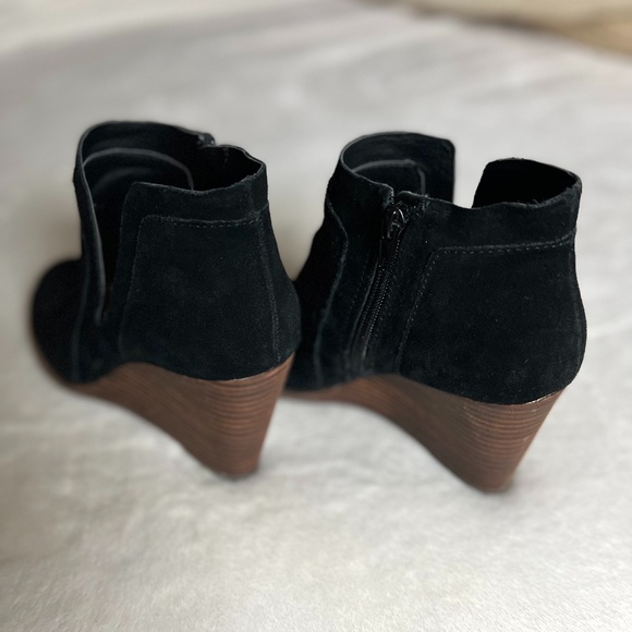 LUCKY BRAND Blue Suede Wedge Ankle Boots - Picture 3 of 8